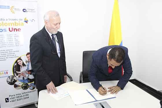 firma-convenio-makro-consulado-panama-1