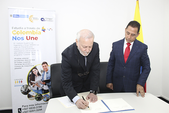 firma-convenio-makro-consulado-panama-2