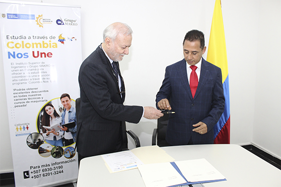 firma-convenio-makro-consulado-panama
