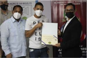 mundialistas del futsal reciben becas para carreras superiores