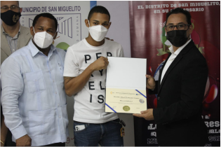 mundialistas del futsal reciben becas para carreras superiores