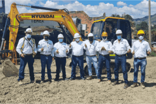 instructores de grupo makro participan en taller de capacitacion