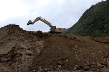 manuel david zapata egresado de grupo makro experto en manejo de excavadora hidraulica 2
