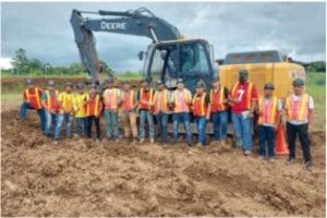 inician practicas de excavadora hidraulica en panama grupo makro portada