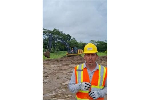 testimonio alexander cedeno estudiante de excavadora hidraulica proveniente de costa rica nota